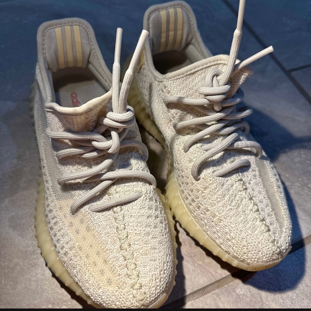 YEEZY 350 V2 LIGHT